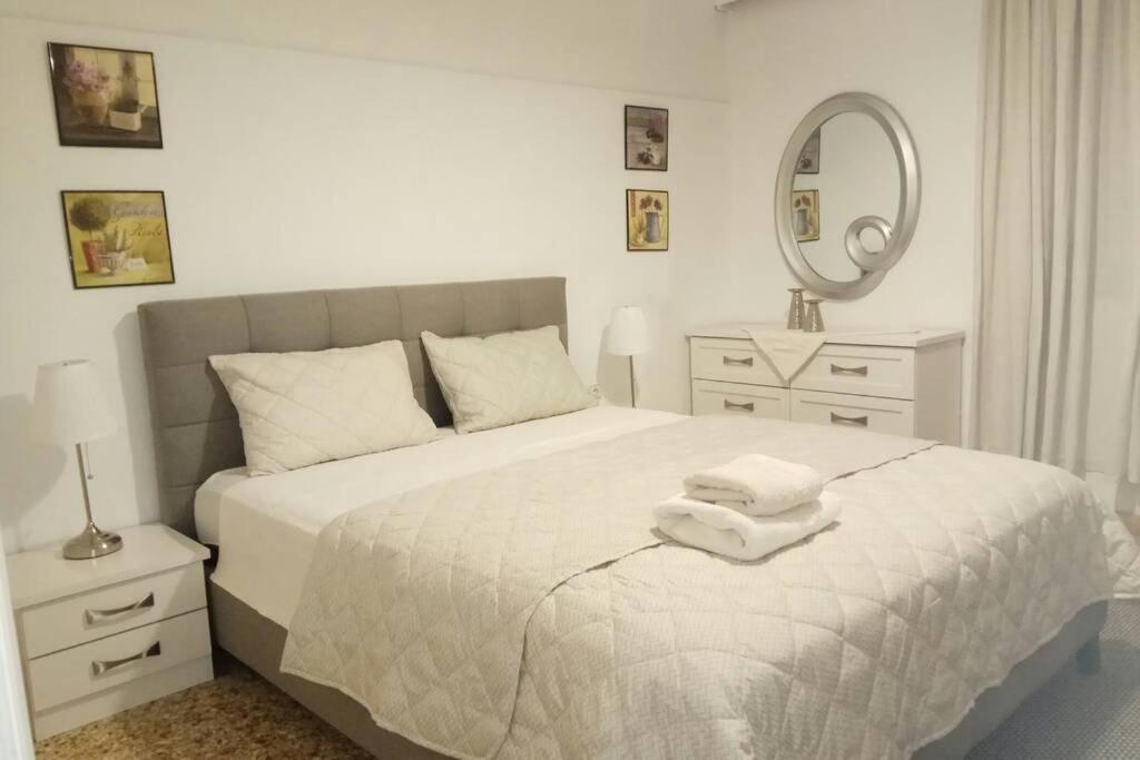 Central Town House 60M2**** Pireusz Kültér fotó